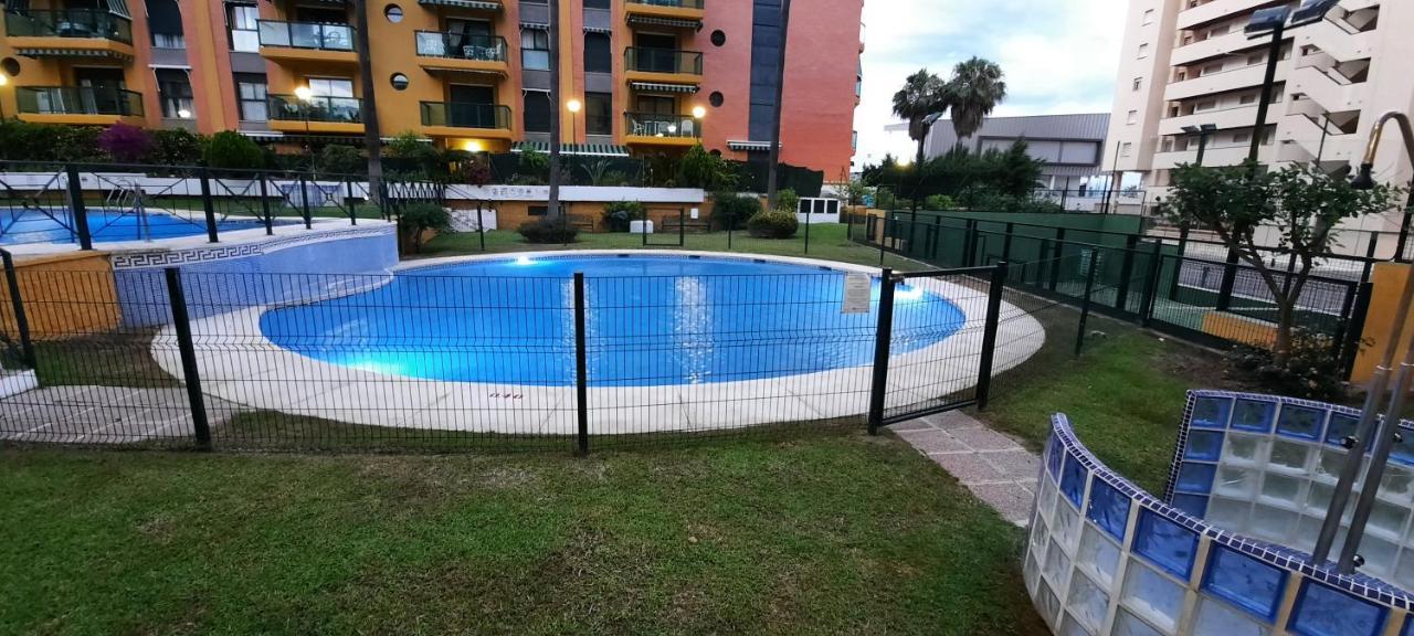 Impresionante Primera Linea De Playa, Bajondillo Beach Torremolinos Kültér fotó